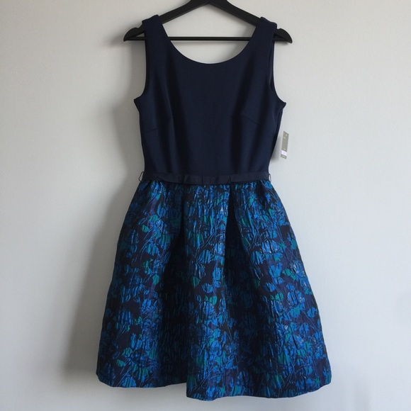 TAYLOR Dress - Picture 2 of 6